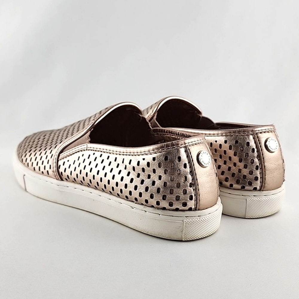Steve Madden Women's Slip On Flat Shoes Perforated Rose Gold Size 9M - Picture 4 of 13